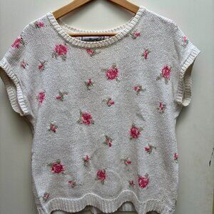 Sweet white knit top with cap sleeves and pink rose pattern
